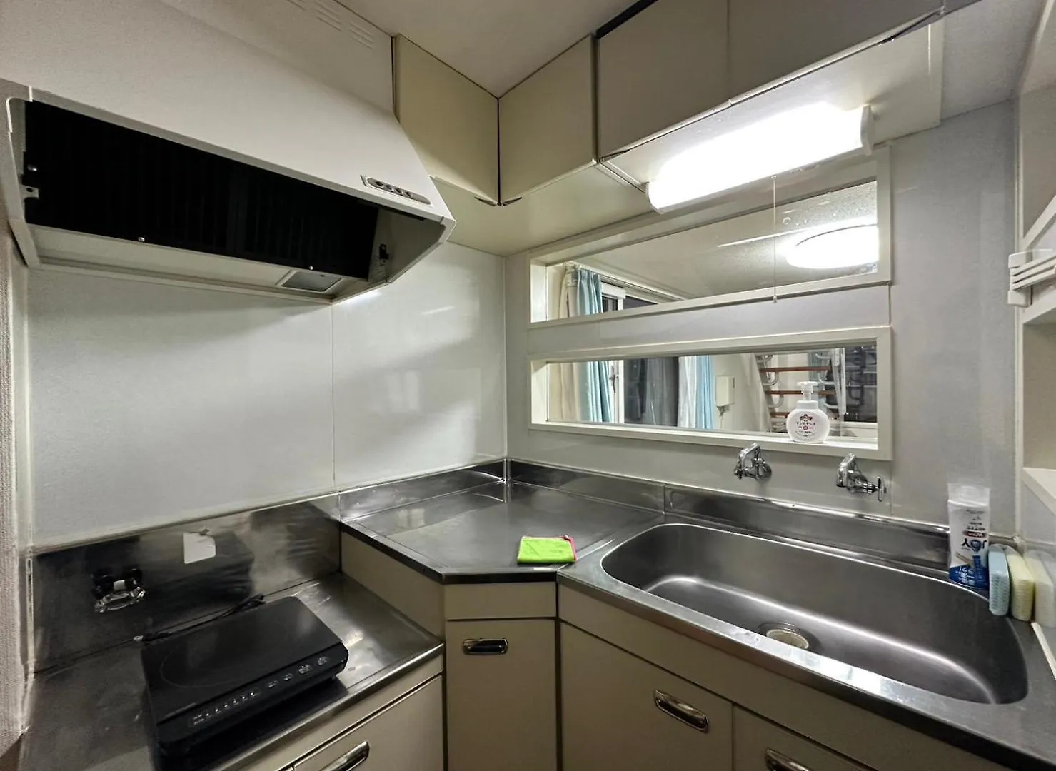 Apartment Ams Hiragishi: Bright Room Near Hiragishi Station & Sapporo Dome